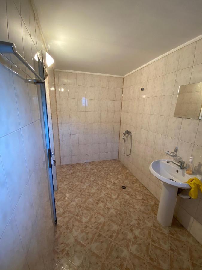 Стаи За Гости Маринови Provadiya Luaran gambar