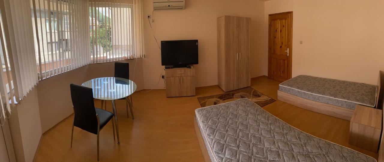 Стаи За Гости Маринови Provadiya Luaran gambar